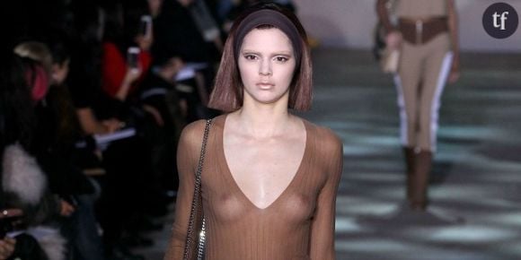 Kendall Jenner montre ses seins à la Fashion Week