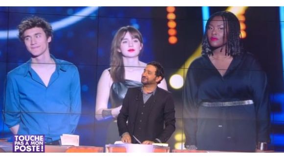 Touche pas à mon poste : Cyril Hanouna demande à Mathieu s'il a "pécho Pauline" – replay