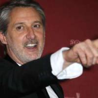 Julie Gayet au Grand Journal : Antoine de Caunes met en cause Stéphane Guillon