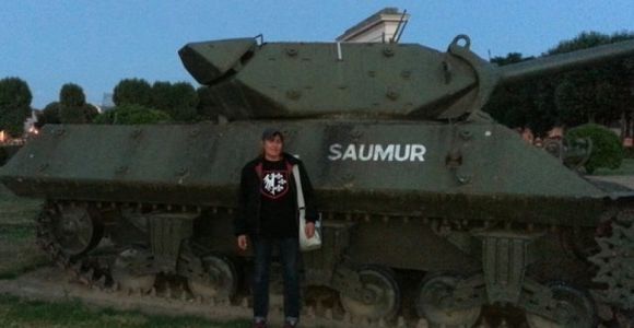 Municipales 2014 : une candidate FN s'affiche avec le drapeau nazi