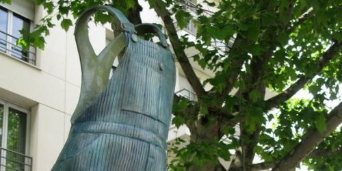 Coluche : une statue érigée à Montrouge pour ce monument disparu il y a 25 ans