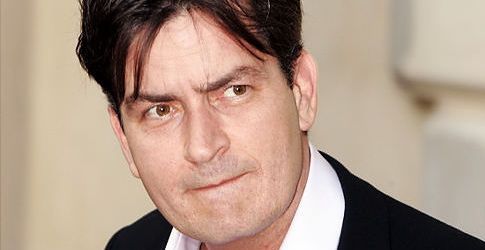 Charlie Sheen : une procédure d'arbitrage face à Warner Bros plutôt qu'un procès 