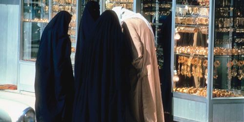 Deux musulmanes devant le tribunal pour port du voile intégral 