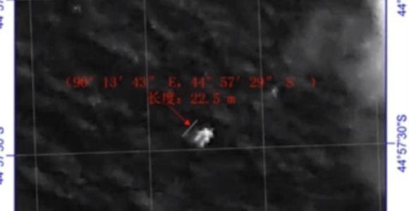 MH370: des débris aux couleurs de la Malaysia Airlines aperçus