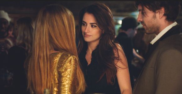 Pénelope Cruz, nouvelle égérie audacieuse de la saga Schweppes 