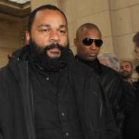 Dieudonné : suite à une "quenelle", un fan condamné à payer 1 500 euros d'amende