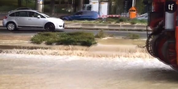 Défense: une fuite d’eau spectaculaire inonde le quartier d’affaires - vidéo