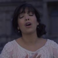 Indila dévoile le clip de "Tourner dans le vide"