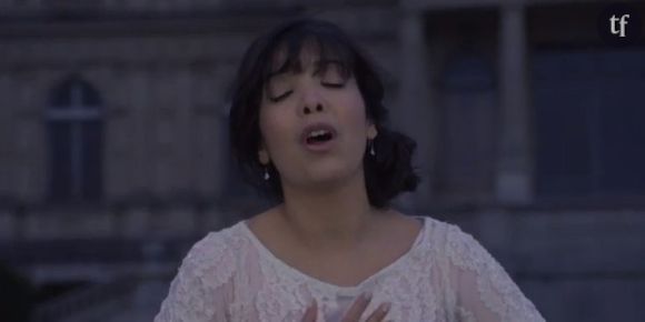 Indila dévoile le clip de "Tourner dans le vide"