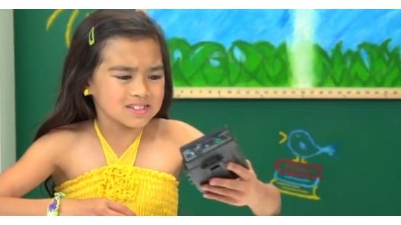 Des enfants de 2014 découvrent... le Walkman ! 