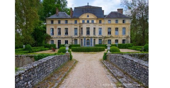 Catherine Deneuve vend son château : les photos du domaine de Primard