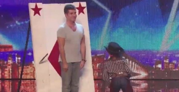 Britain's Got Talent : Simon Conwell n'a pas froid aux yeux face au lanceur de couteaux