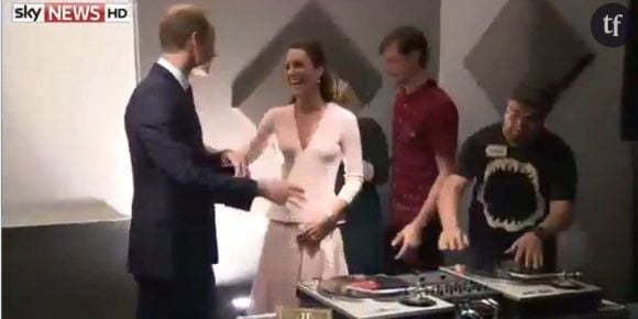 Kate Middleton et William s'improvisent DJ et s’essaient au graffiti - vidéo