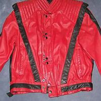 Michael Jackson : 1.8 millions de dollars pour le blouson rouge de « Thriller »