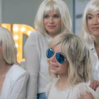 Alizée : sa fille Annily dans le clip de la chanson "Blonde" - vidéo