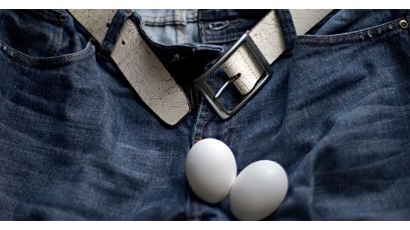 Les hommes sont complexés par leurs testicules 