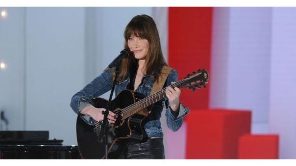 Carla Bruni évoque de son coup de foudre pour Nicolas Sarkozy à la télévision américaine