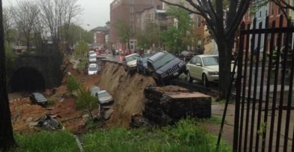 Etats-Unis: une rue entière s’effondre en 30 secondes - en vidéo