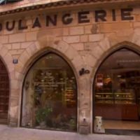 Meilleure boulangerie de France: un chat se prend une porte en verre entre deux plans - vidéo