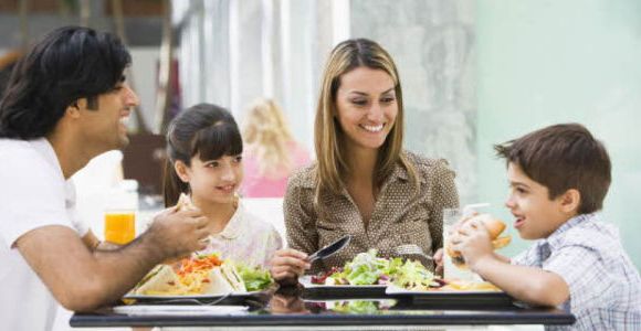 Une ristourne spéciale "enfants sages" dans un restaurant canadien