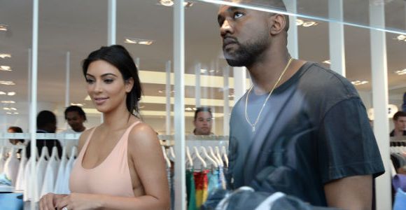 Après Nabilla et Ayem, Kim Kardashian dévoile aussi ses seins 