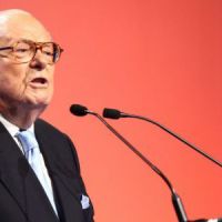 Jean-Marie Le Pen estime que le virus Ebola peut "régler en trois mois" les questions d'immigration