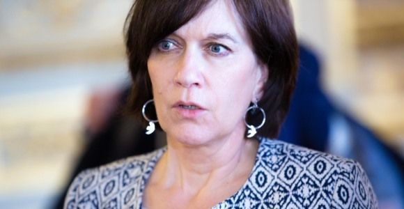 Report de l'adoption de la loi famille "sine die", ça veut dire quoi ?