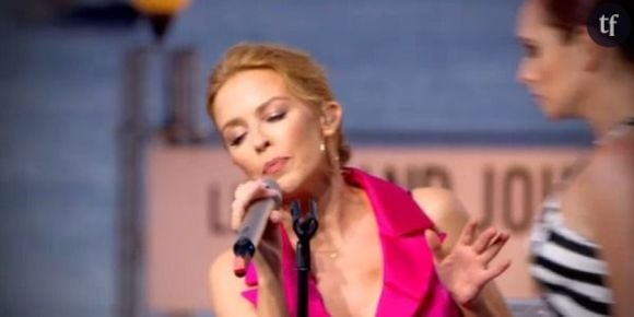 Grand Journal : la culotte de Kylie Minogue dévoilée par un coup de vent