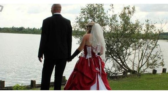 Le Bon Coin : trompée, elle vend sa robe de mariage maudite