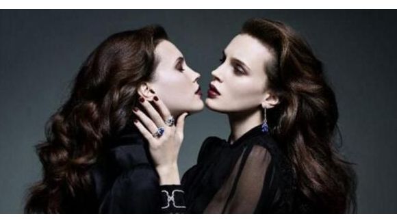 Yvelines: deux femmes sur le point de s'embrasser sur une affiche, la mairie censure