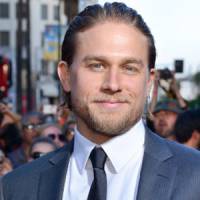 Cinquante nuances de Grey : Charlie Hunnam regrette de ne pas jouer Christian