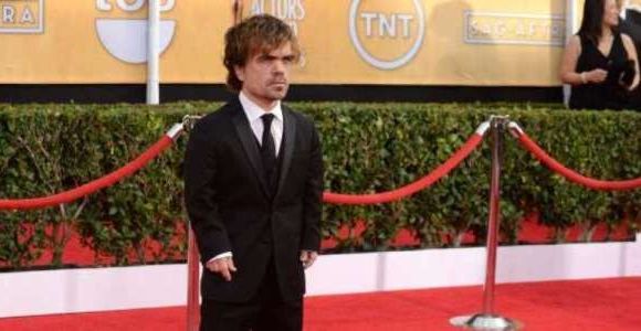 Game of Thrones : Peter Dinklage fait le buzz avec une coiffure totalement ringarde