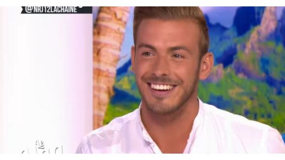 Anges 6 : Julien Bert et son "zizicoptère" dans les toilettes 