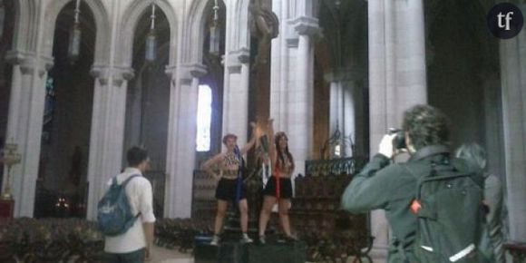 Deux Femen s’enchaînent dans une cathédrale  pour réclamer le droit à l’avortement