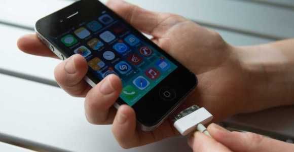 iPhone 3GS, 4 et 4S : quels sont les chargeurs concernés par le rappel d'Apple ?