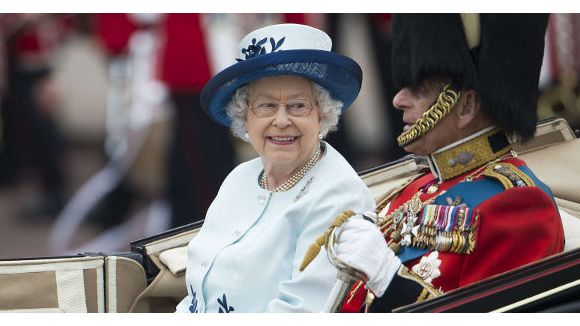 Elizabeth II : la famille royale défile dans les rues de Londres pour son anniversaire