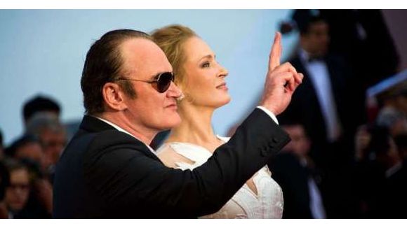 Quentin Tarantino en couple avec Uma Thurman : la photo du bisou