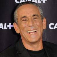 Salut les Terriens ; qui est Mathieu Madénian invité de Thierry Ardisson ?