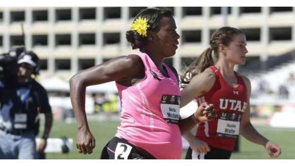 L’athlète Alysia Montaño, 8 mois de grossesse, court un 800m - vidéo