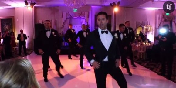 Il danse avec ses témoins à son mariage et enflamme le web - vidéo