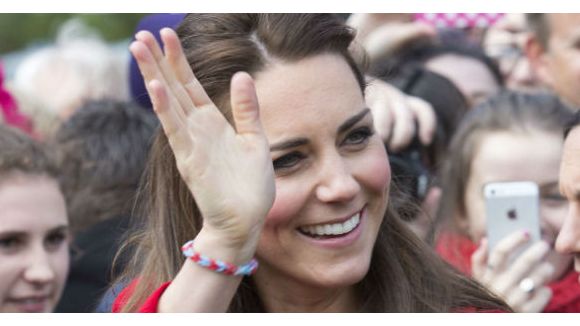 Rainbow Loom : Kate Middleton et son bracelet en élastiques