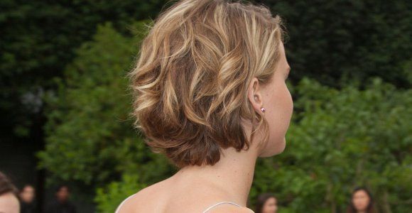 Jennifer Lawrence dévoile un sein et fait le buzz au défilé Dior