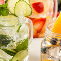 Detox Water : les recettes incontournables des eaux aux fruits