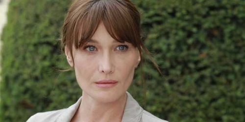 PHOTOS : Carla Bruni-Sarkozy enceinte et en forme dans son bikini !