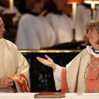 Angleterre : l'Église anglicane dit oui à l'ordination des femmes évêques