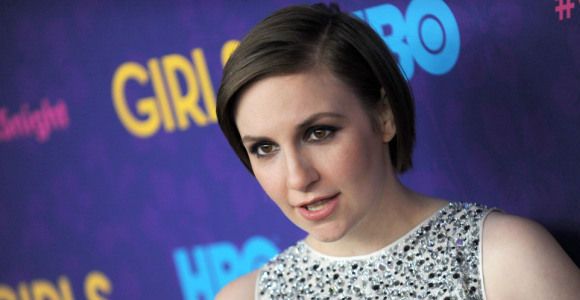 Lena Dunham milite pour le droit d'utiliser une contraception sur Twitter