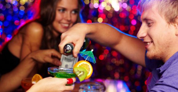 Fellation collective : mamading contre open bar, une pratique "banalisée" en Espagne ? 