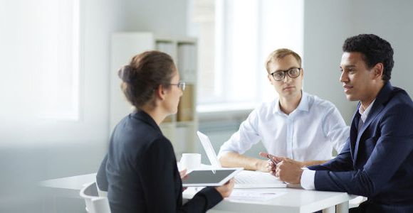 Dans les négociations, les femmes sont perçues comme plus crédules et moins compétentes