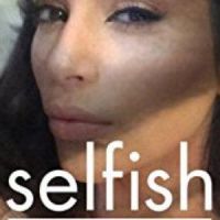 Kim Kardashian va sortir le livre photo de ses selfies qu'on attendait tout-e-s