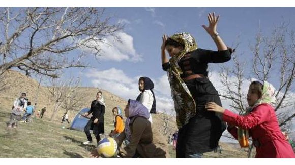 L'Iran interdit vasectomie et ligature des trompes pour promouvoir la natalité